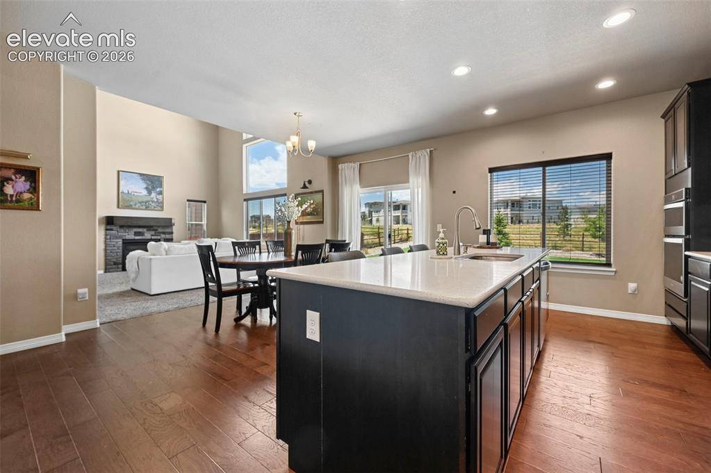 Image 8 of 40: Kitchen