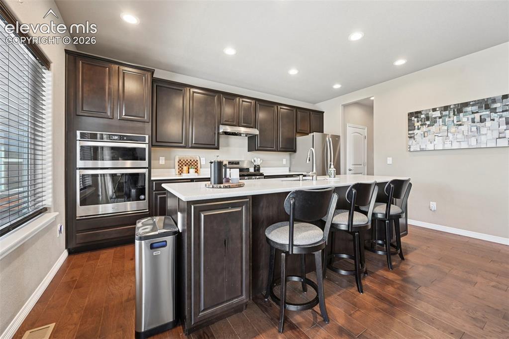 Image 9 of 40: Kitchen