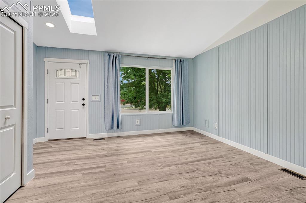 Image 10 of 50: Living Room