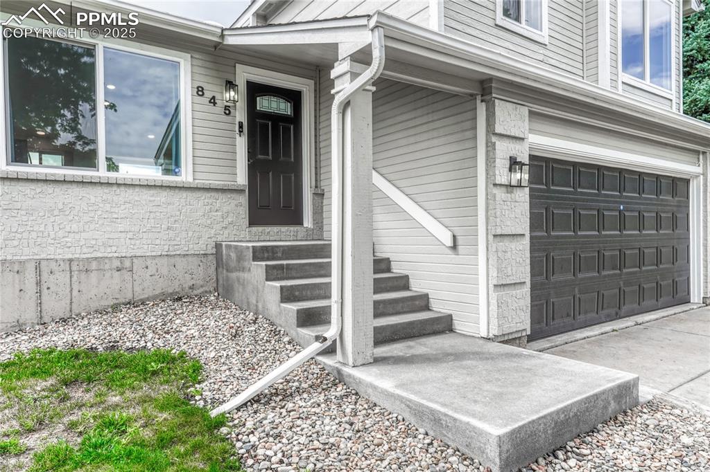 Image 9 of 50: Entry