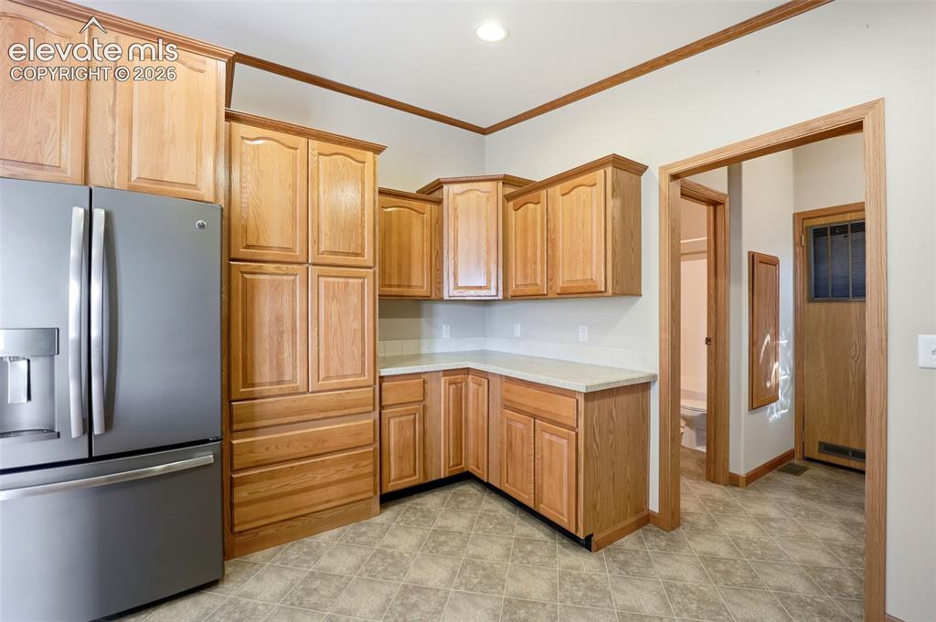 Image 22 of 42: Kitchen