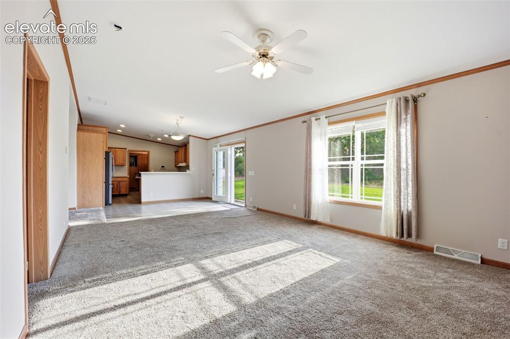 Image 31 of 42: Family Room
