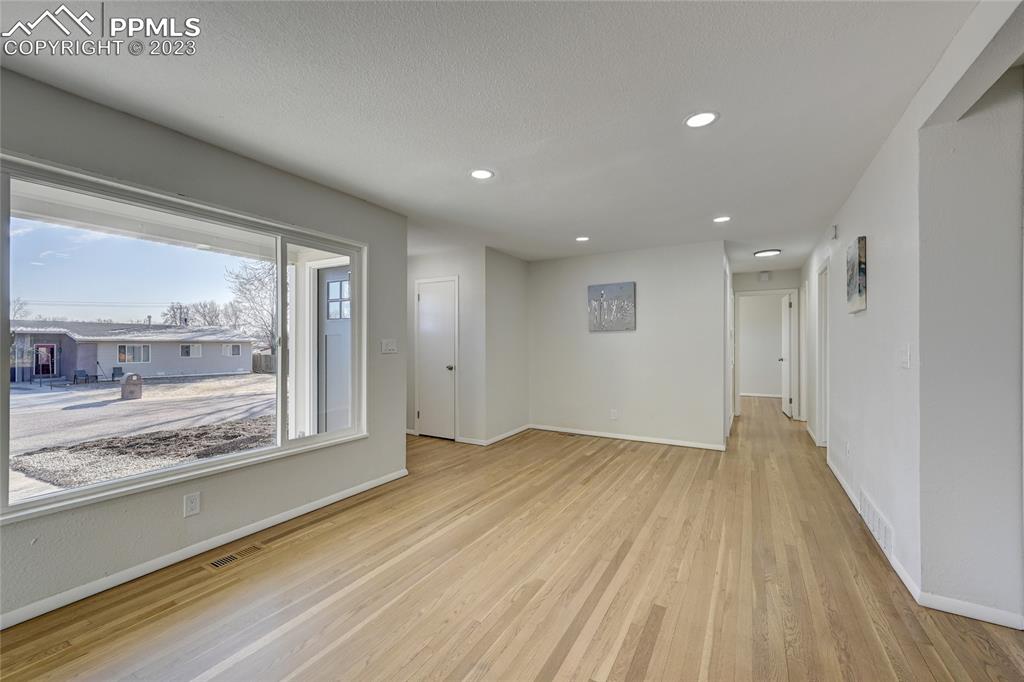 Listing 3026920, Image 8 of 32