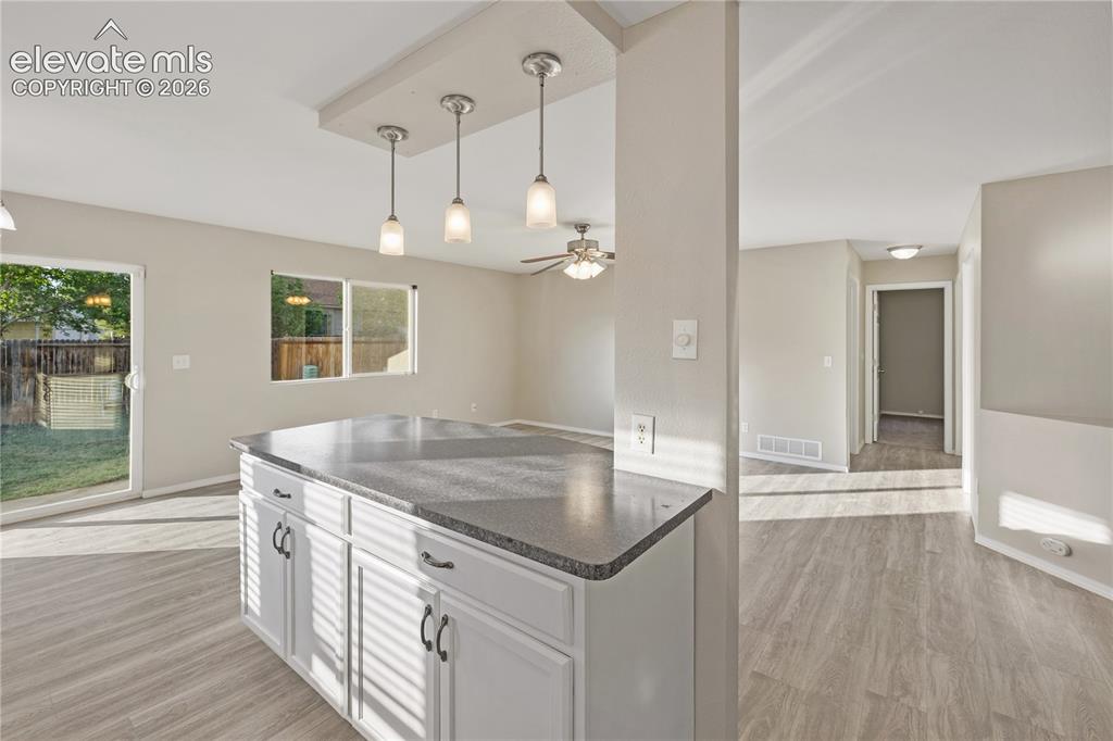 Image 19 of 49: Kitchen