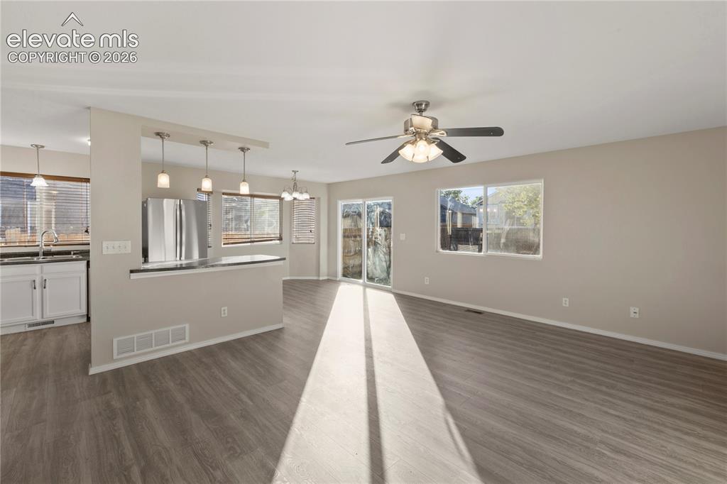 Image 9 of 49: Bedroom