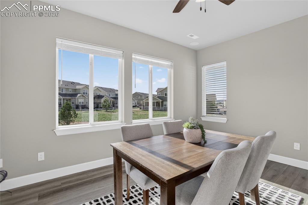 Image 6 of 17: Dining area