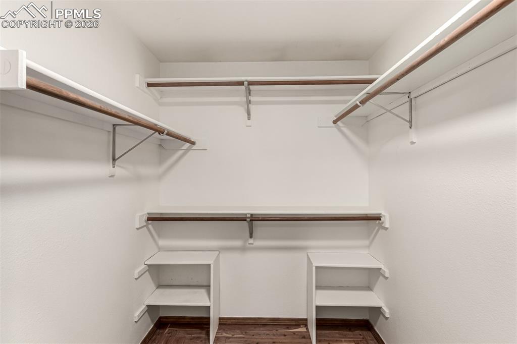 Image 23 of 37: Closet