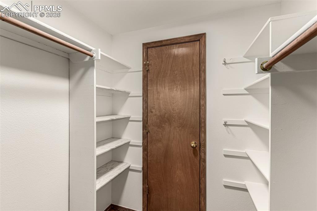 Image 27 of 37: Closet