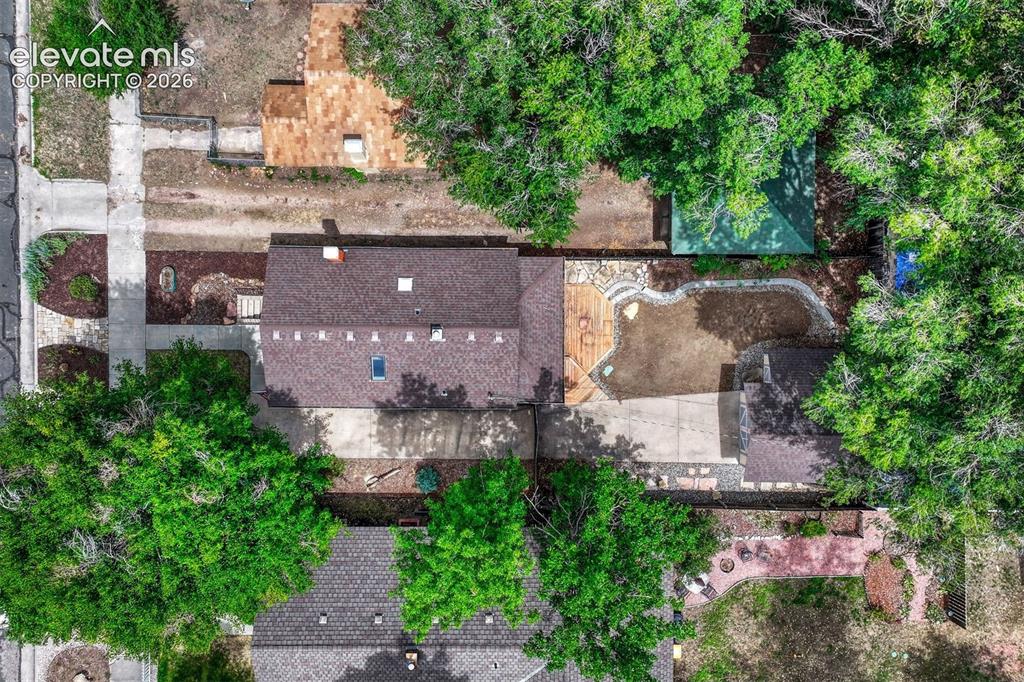 Image 34 of 42: Large lot with concrete driveway and private backyard