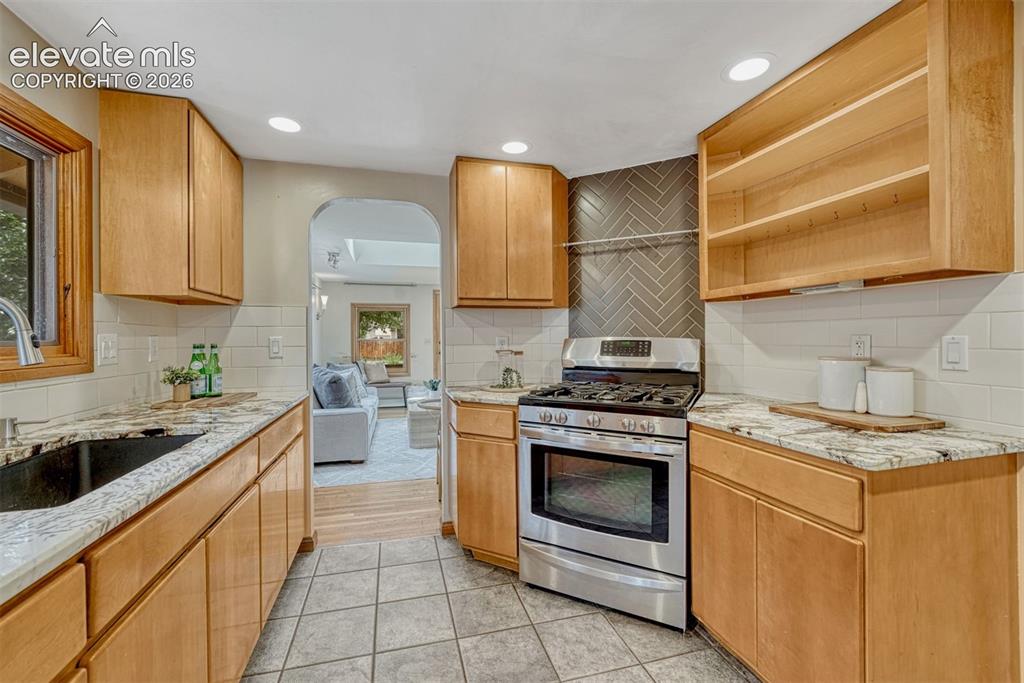 Image 5 of 42: Gas oven range, granite countertops & custom cabinets
