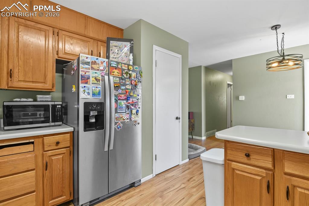 Image 13 of 31: Kitchen