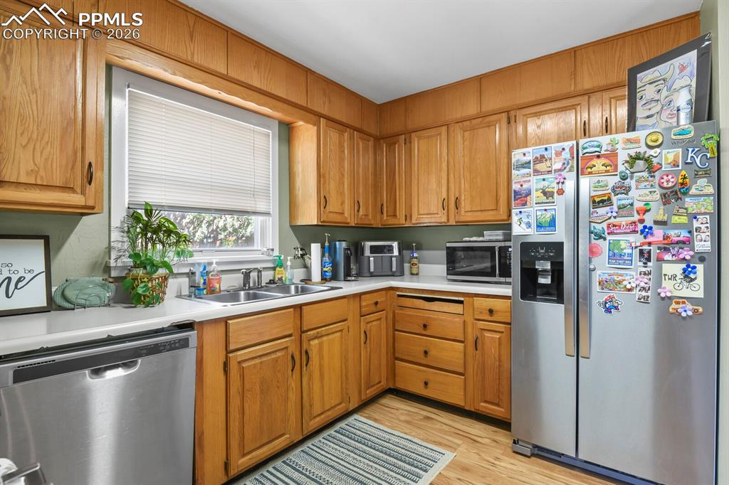 Image 14 of 31: Kitchen