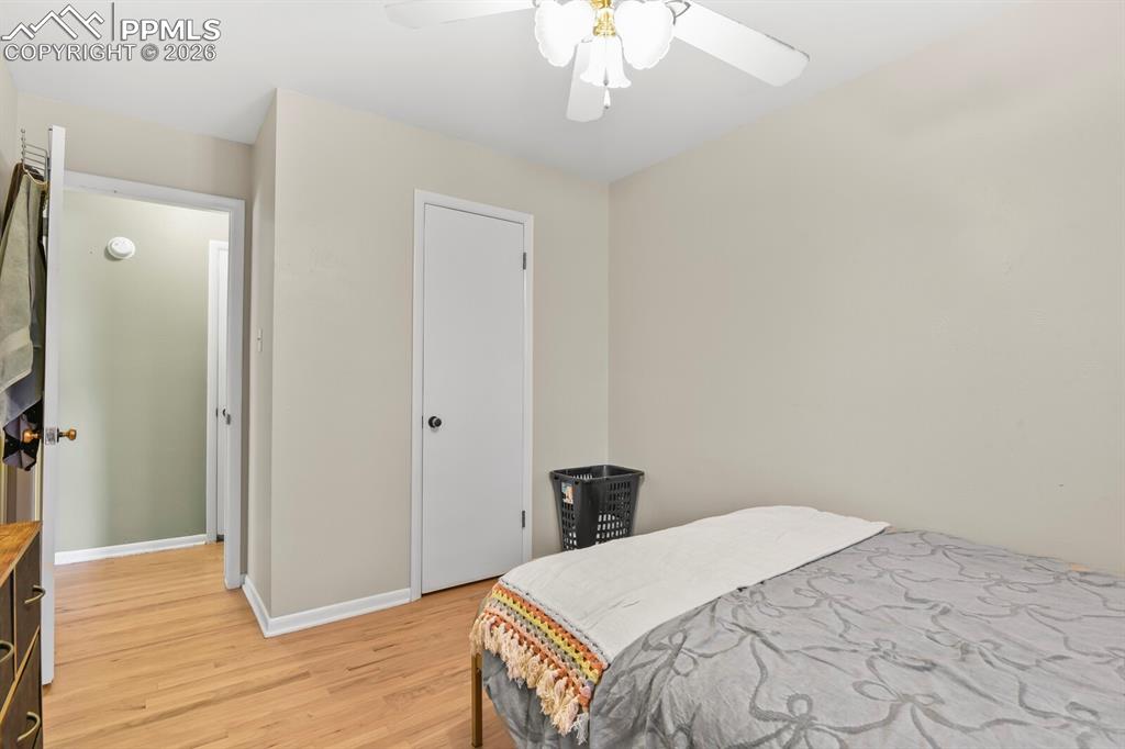 Image 20 of 31: Bedroom