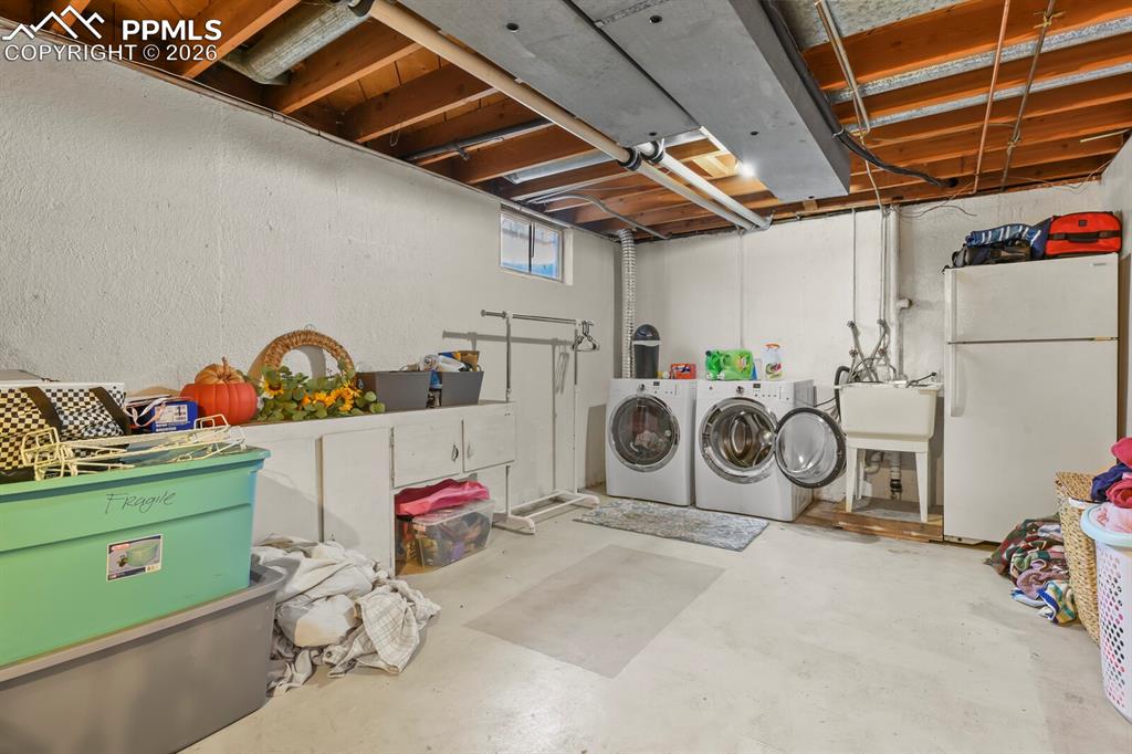 Image 26 of 31: Laundry