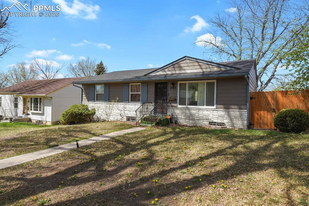 Image 3 of 31: Front of Structure