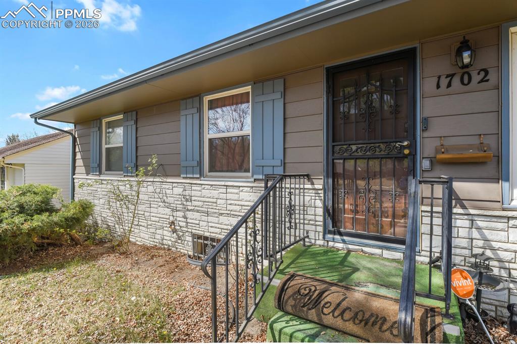 Image 4 of 31: Entry