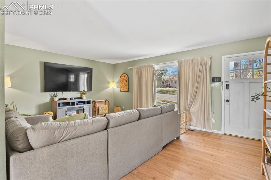 Image 5 of 31: Living Room