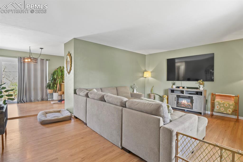 Image 6 of 31: Living Room