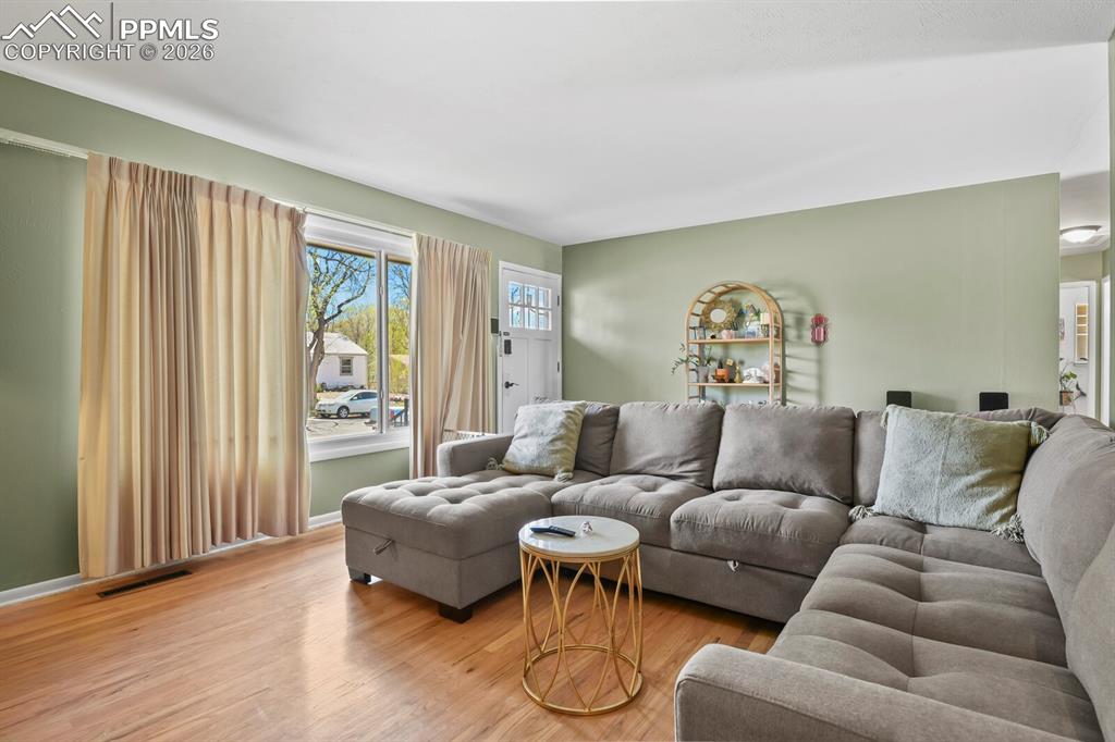 Image 8 of 31: Living Room