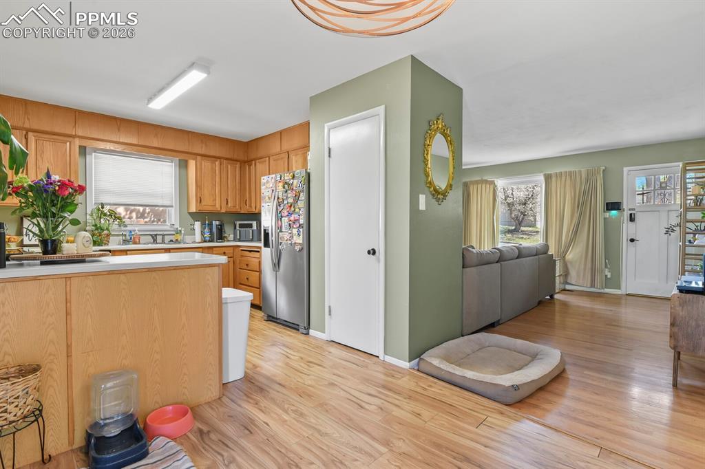 Image 9 of 31: Kitchen