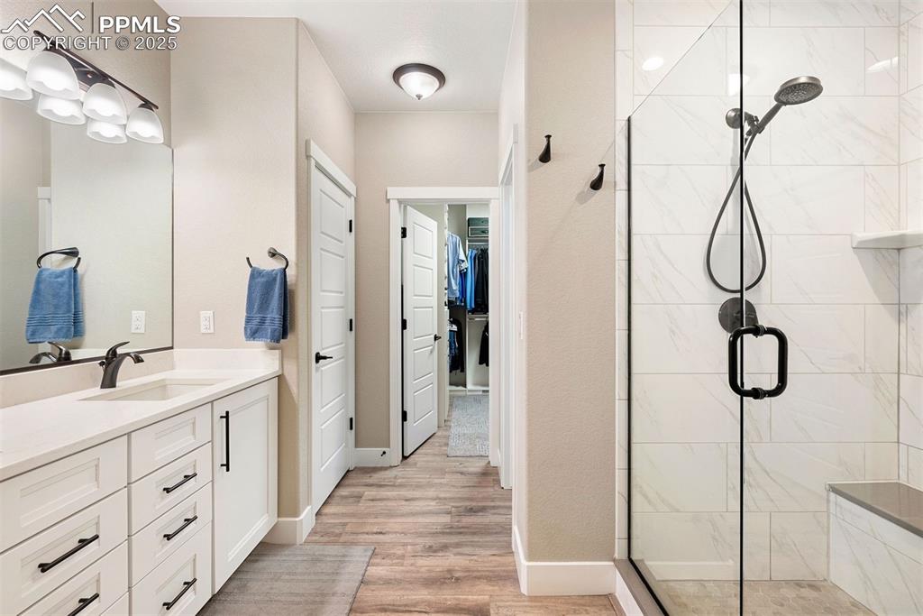 Image 17 of 42: Bathroom