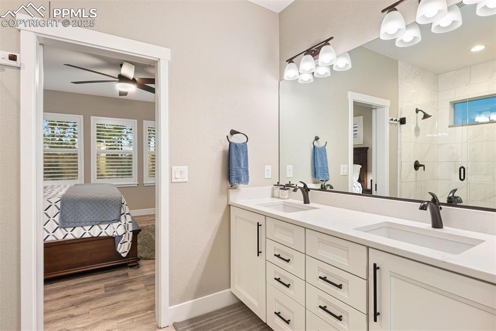 Image 18 of 42: Bathroom