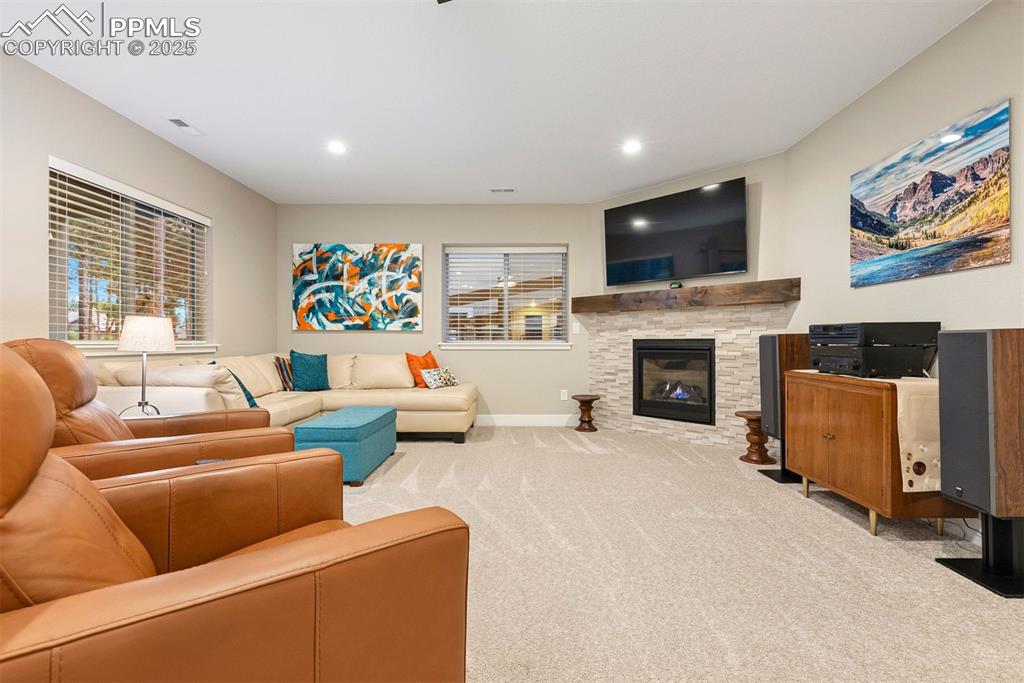 Image 21 of 42: Living Room