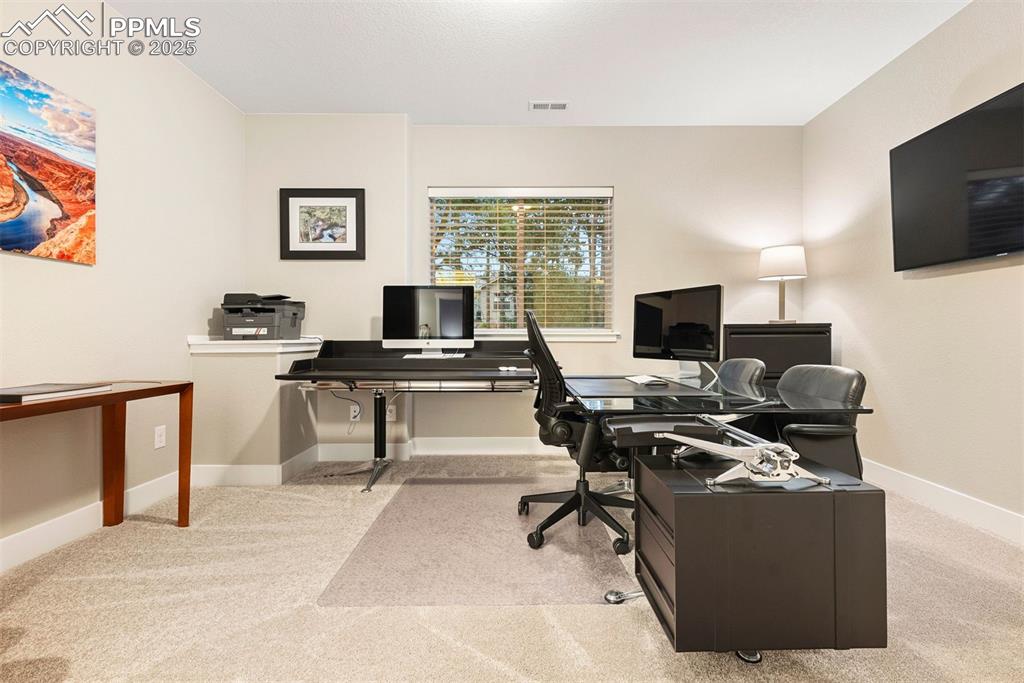 Image 23 of 42: Office