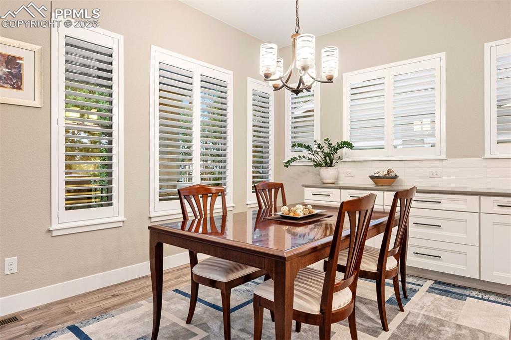 Image 9 of 42: Dining Area