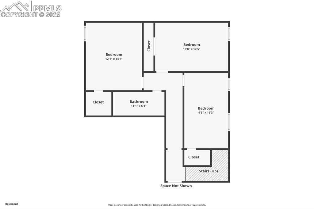 Image 35 of 37: View of room layout