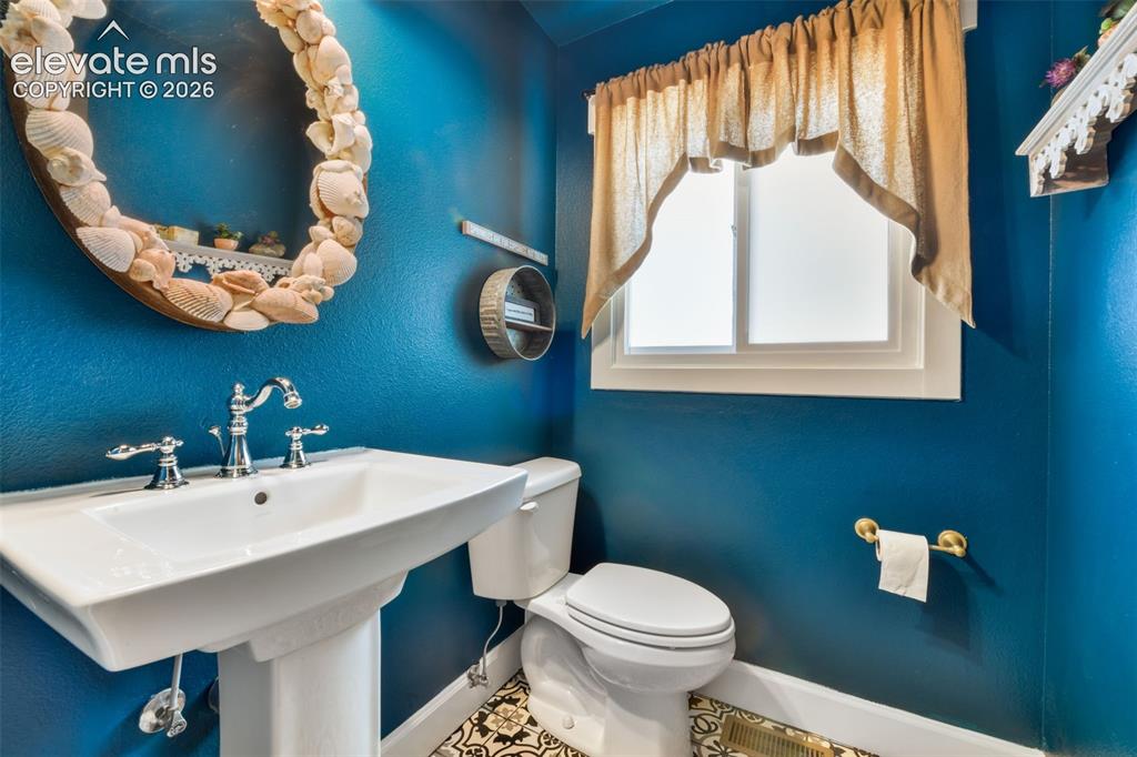 Image 17 of 50: Upstairs Powder Bath 