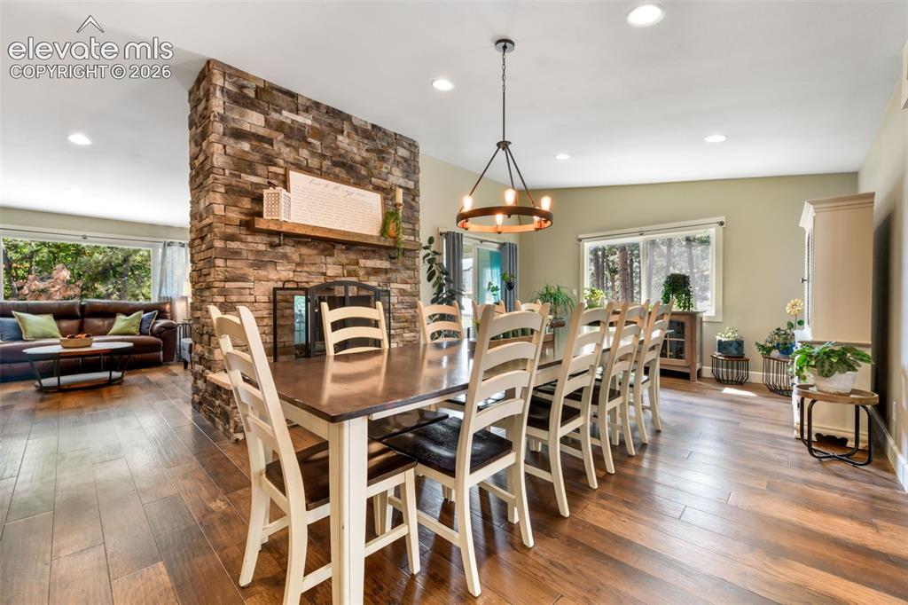Image 9 of 50: Dining Room