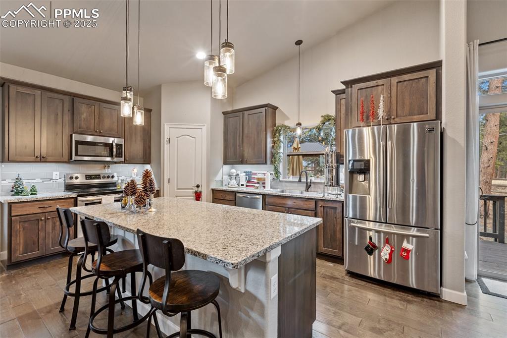 Image 11 of 35: Kitchen