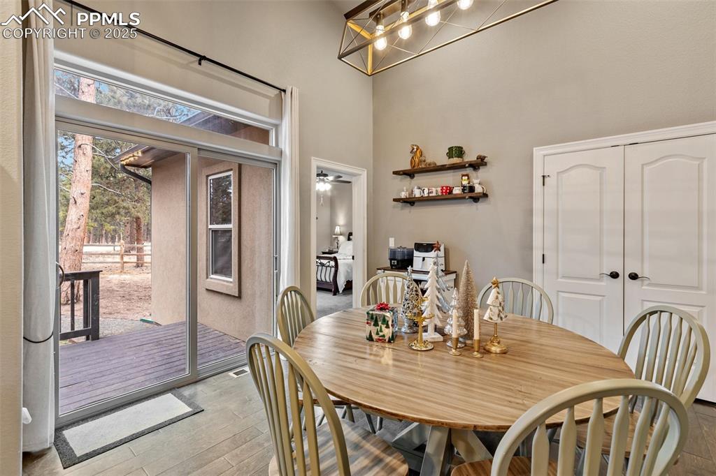 Image 13 of 35: Dining Area