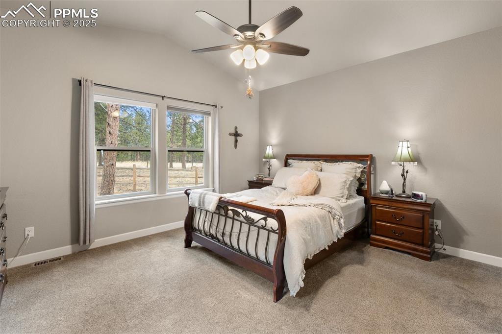 Image 19 of 35: Bedroom