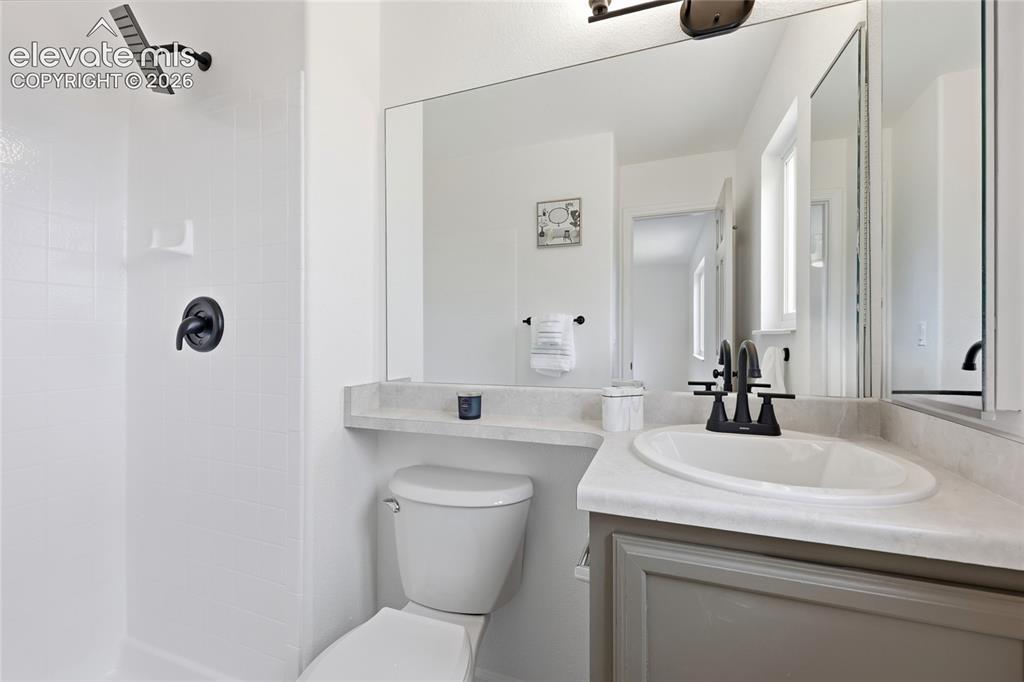 Image 17 of 30: Bathroom