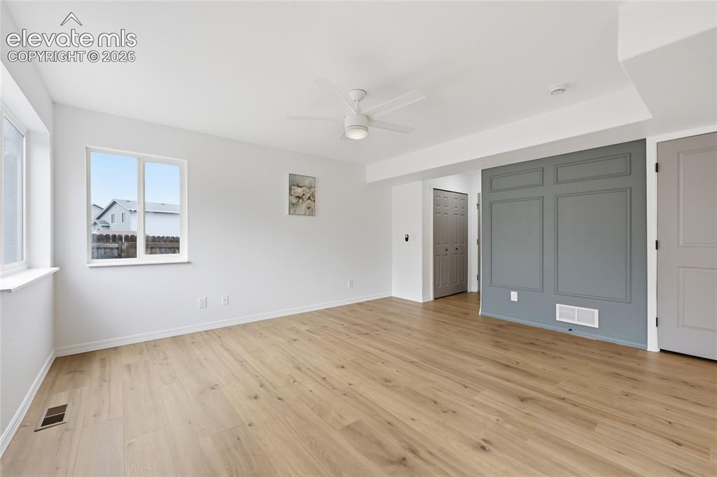 Image 4 of 30: Family Room
