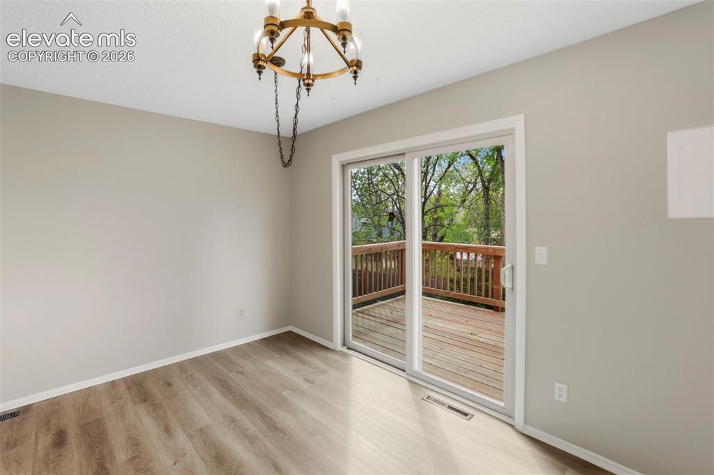 Image 12 of 50: Dining Area