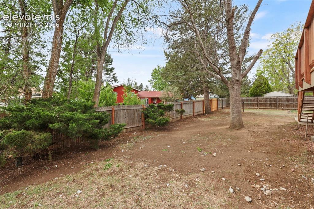 Image 44 of 50: Yard