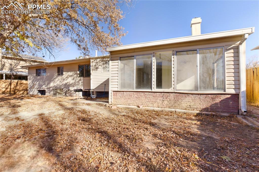 Image 19 of 19: Back of Structure