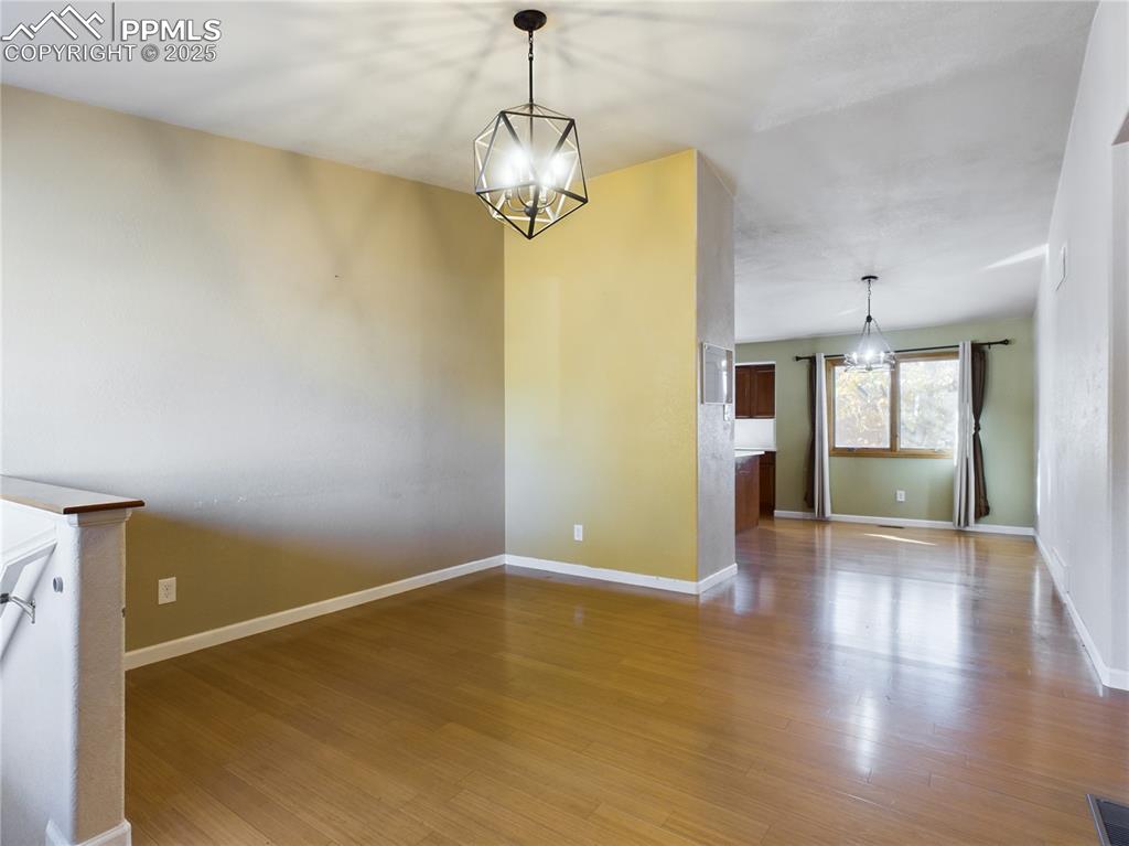Image 2 of 19: Dining Area