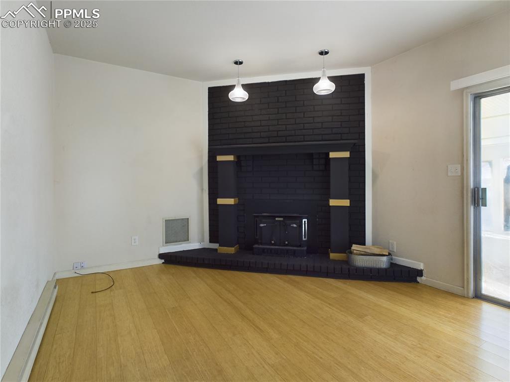 Image 5 of 19: Living Room