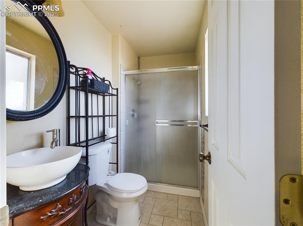 Image 6 of 19: Bathroom