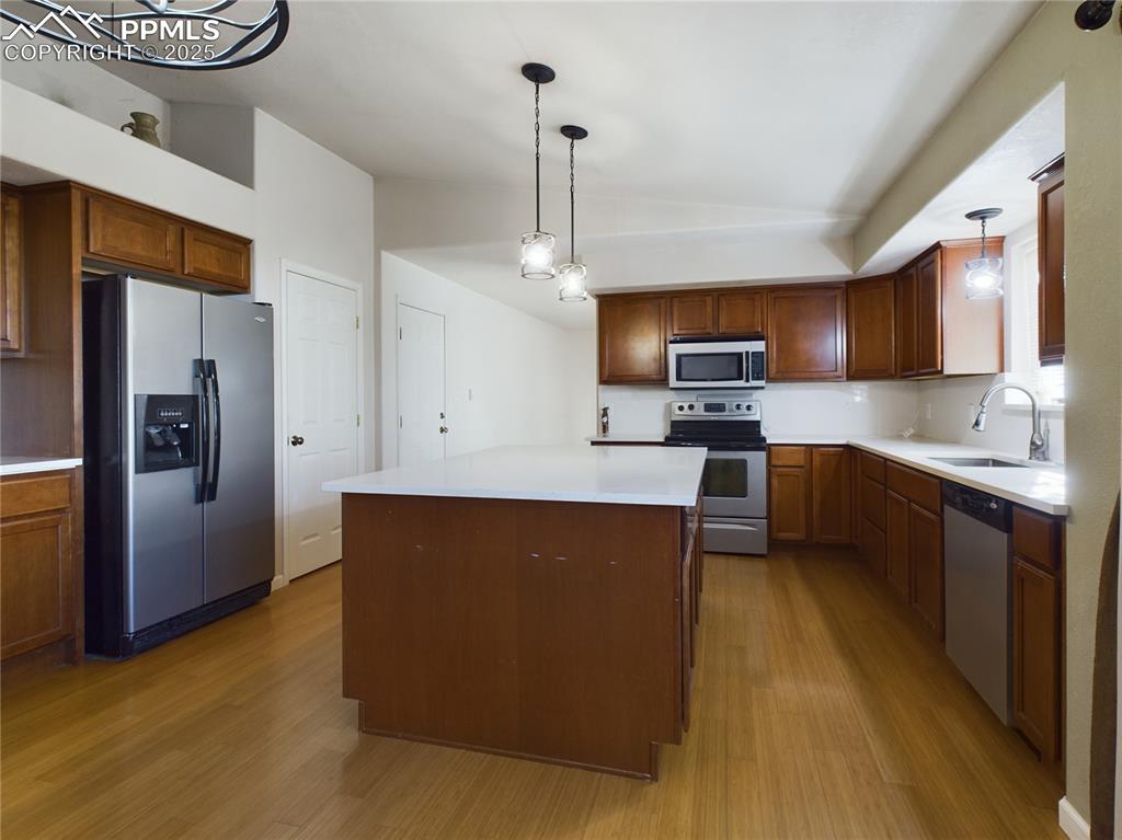 Image 8 of 19: Kitchen
