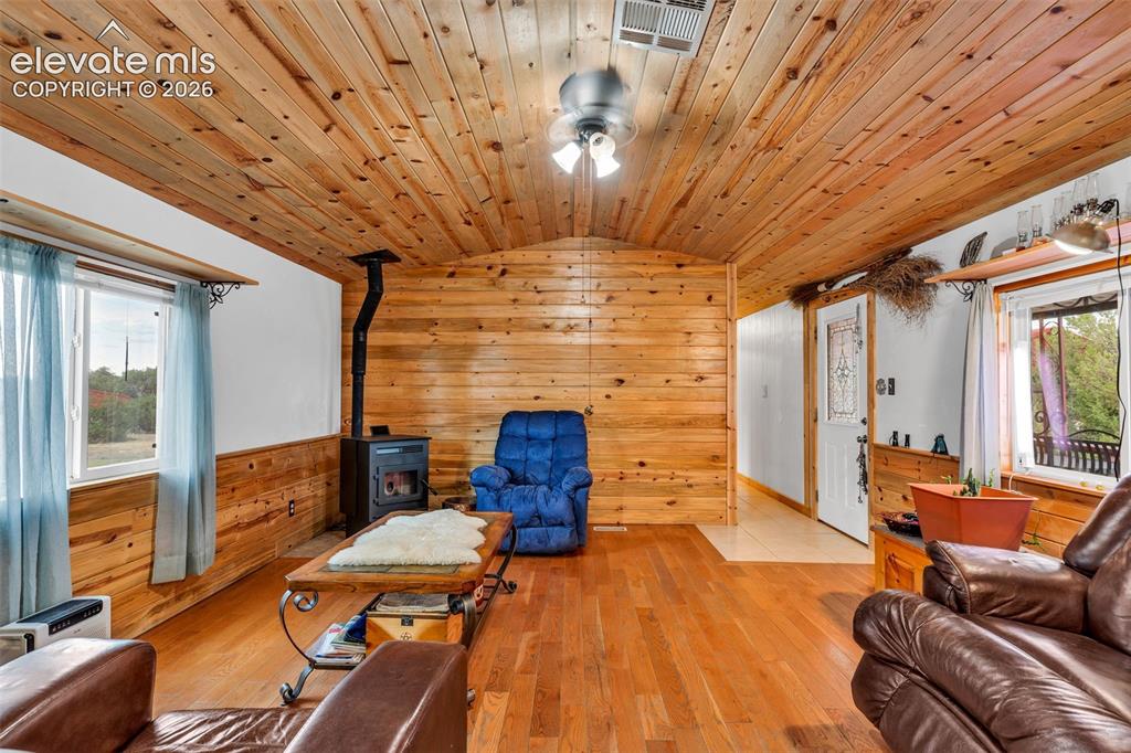 Image 13 of 44: Living Room