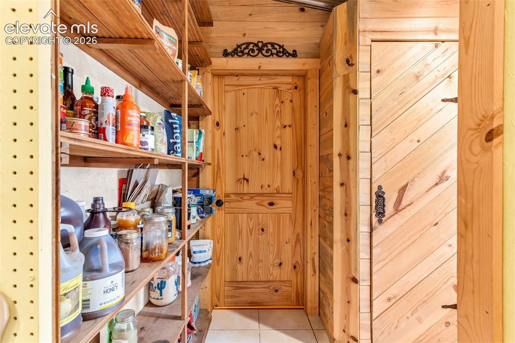 Image 20 of 44: Pantry