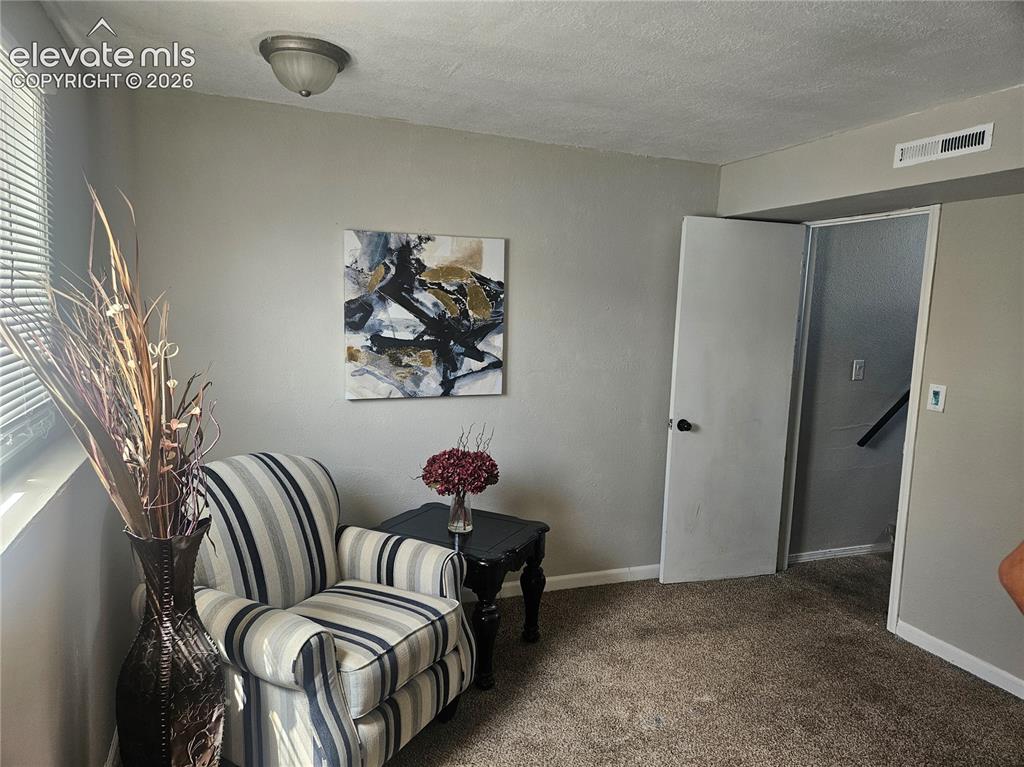Image 11 of 11: Sitting Room
