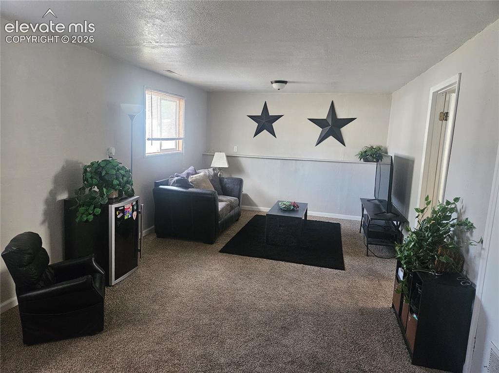 Image 3 of 11: Living Room