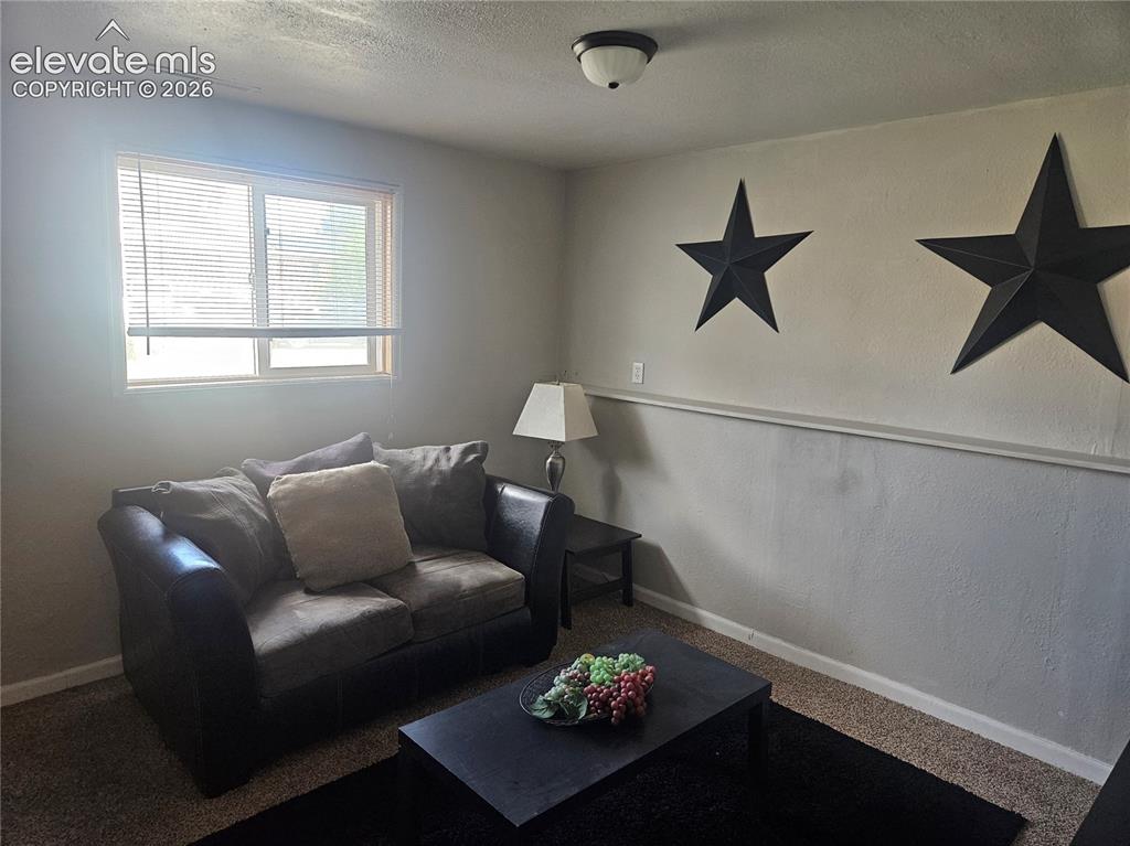 Image 8 of 11: Living Room