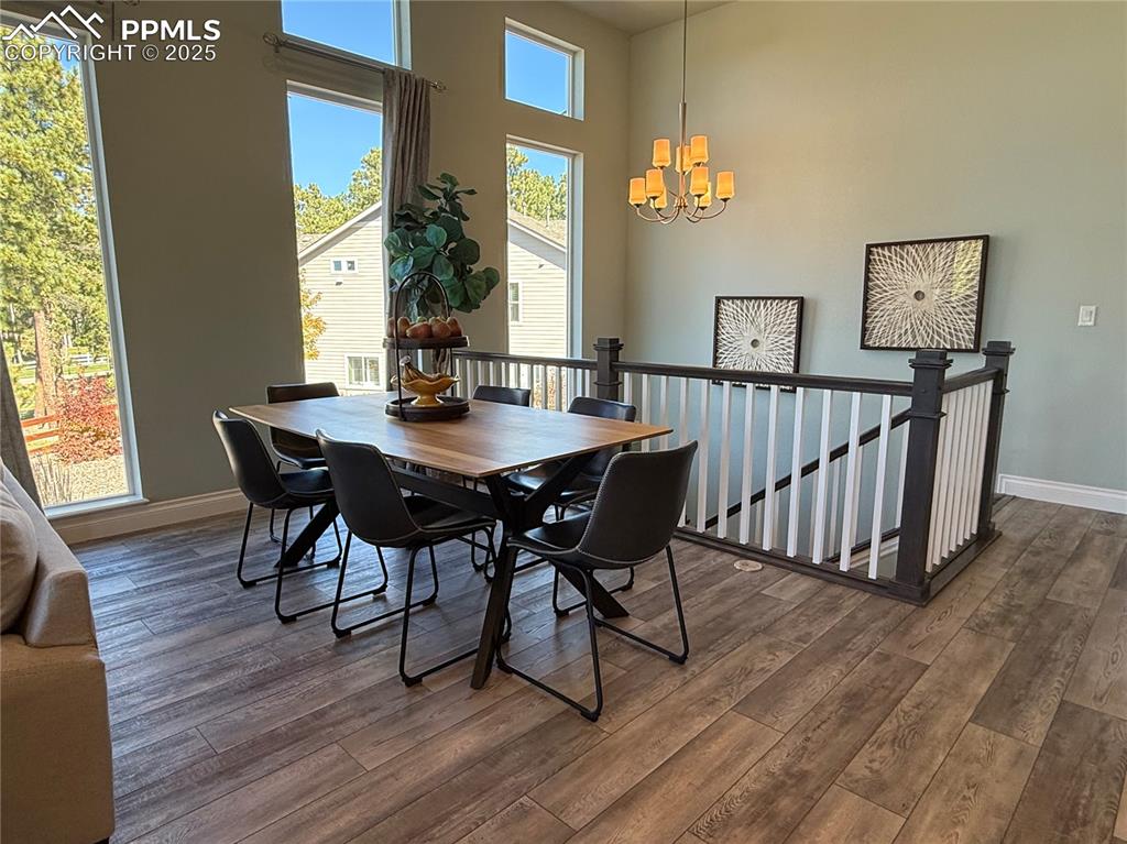 Image 13 of 45: Dining Area